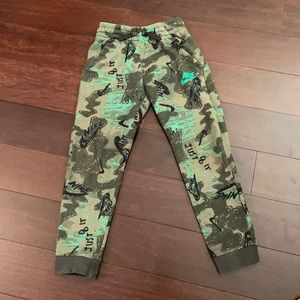 Nike boys sweatpants - size small